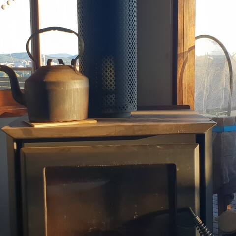 Luxe 4-5BR Retreat w/Pool, Sauna, BBQ & DualLiving gallery image 5