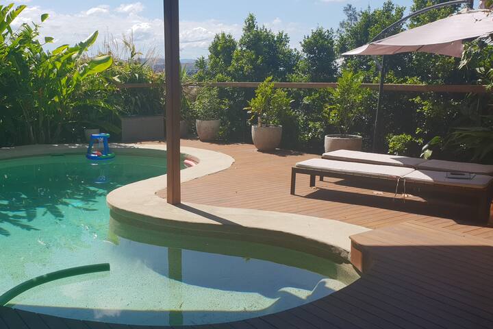 Luxe 4-5BR Retreat w/Pool, Sauna, BBQ & DualLiving gallery image 3