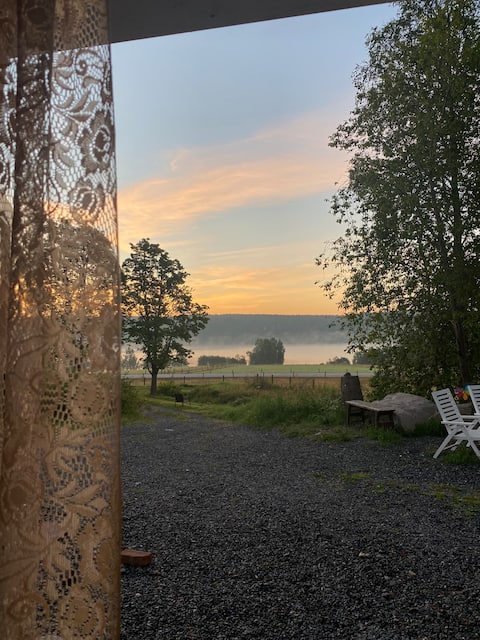 Casa Garaje.
A newly-renovated cottage
with lake view