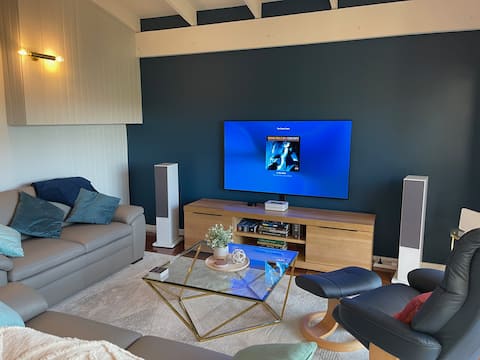Popular Airbnb listing: Cedar Terrace One - Stylish 3 Bedroom Townhouse in Jindabyne
