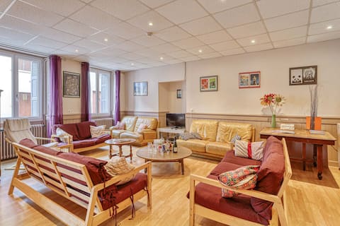 Luchon. Large townhouse for 20 people