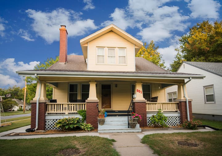 Spacious & Fun Family Home in the Heart of Emporia