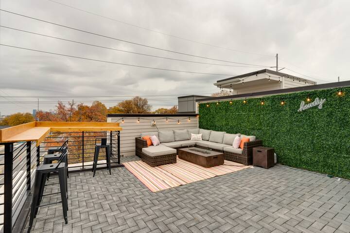 Luxury Townhome! Rooftop/Game Room! Near Broadway!
