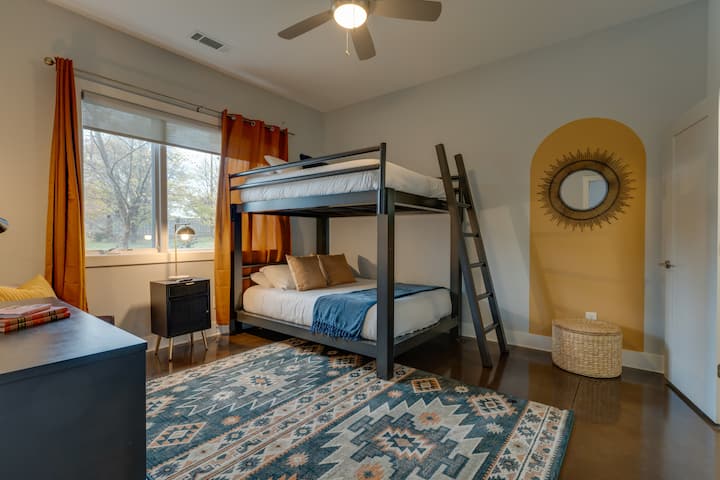 寝室1 - クイーンベッド