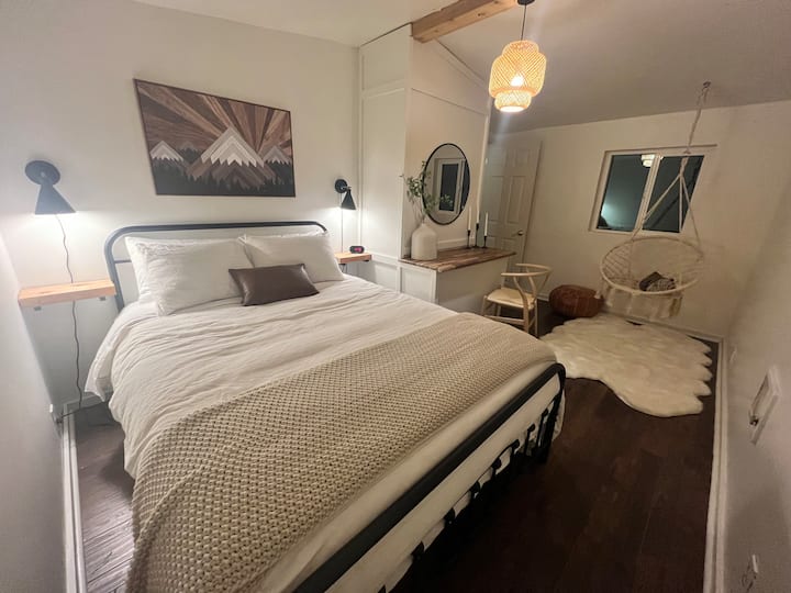 Private bedroom with queen bed