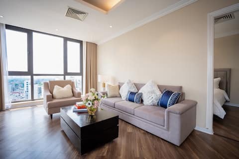 LOVELY 2-BEDROOM LAKE/POOL/GYM FAMILY SERVICED APT