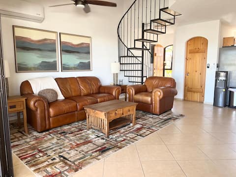Top performing Airbnb: Walk to beach-3 king bds, 3bth, heated pool/spa! in San José Del Cabo