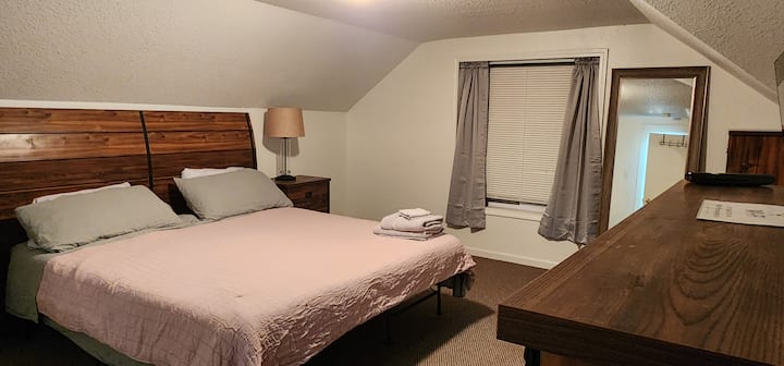 Bdr #2 King sze bed with TV and 2 USB plug in lamps 