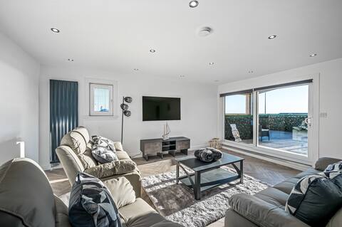 Luxury Apartment with Sea Views