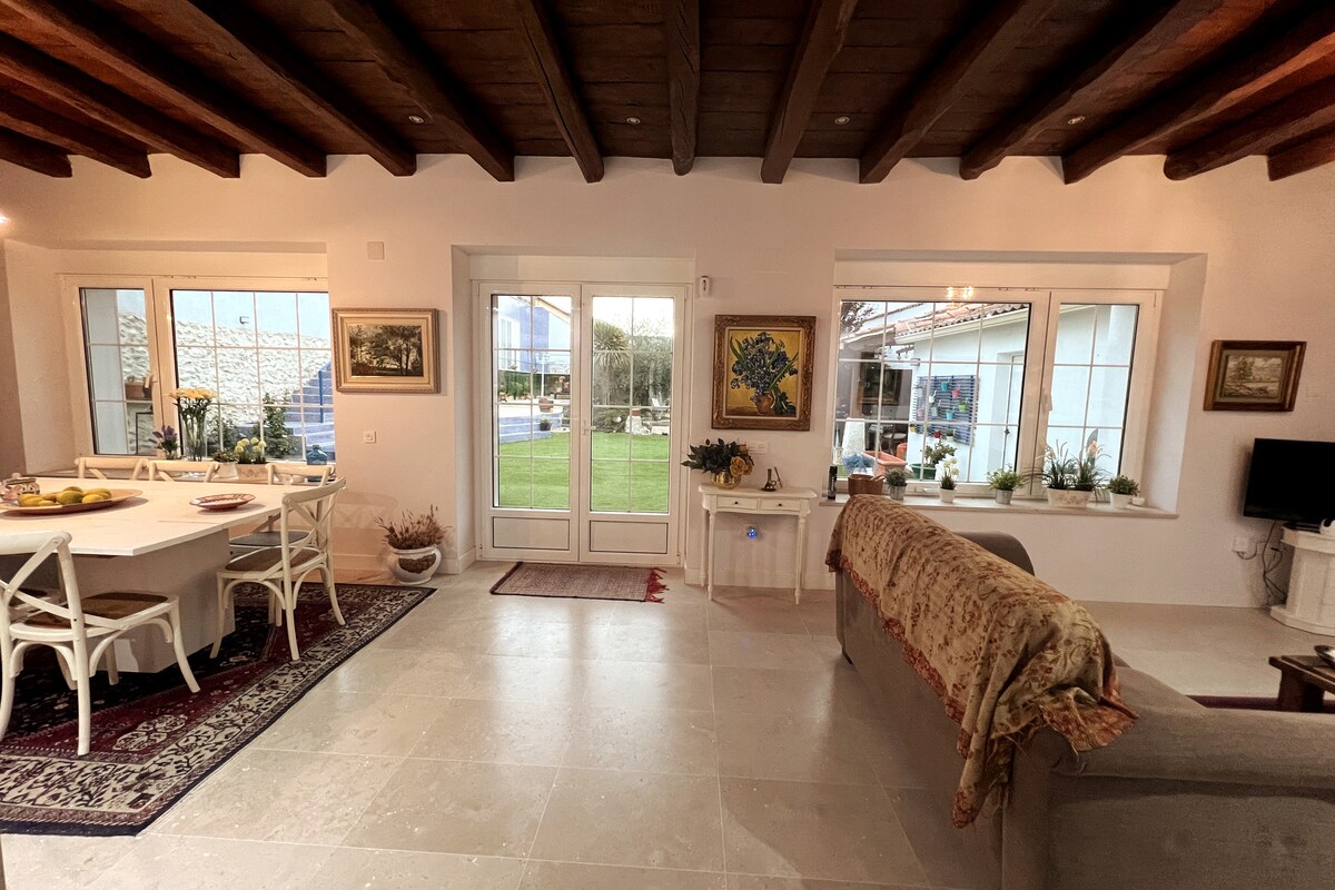 Beautiful and pleasant house with heated pool 2