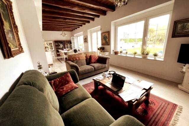 Beautiful and pleasant house with heated pool 3