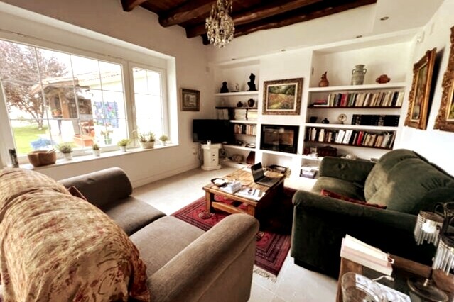 Beautiful and pleasant house with heated pool 4