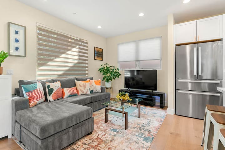 Mountain View 4-bedroom Home gallery image 2