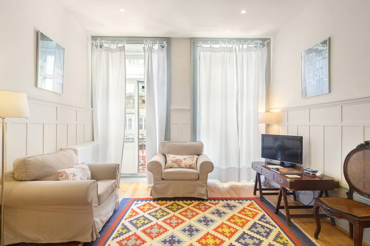 Mouzinho 134 – Historical Center – Yellow gallery image 2