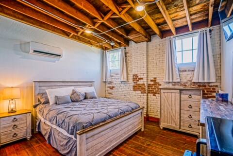 The Whistle Stop Lofts- Loft #5
