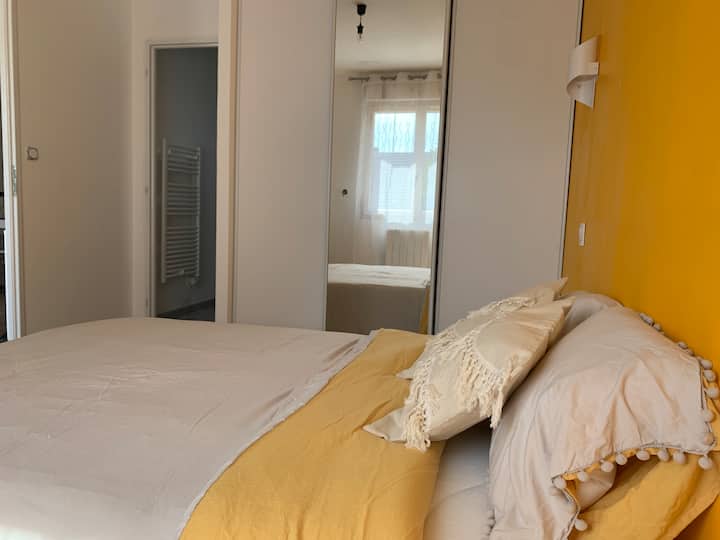 Vestidor y SDB habitación amarilla