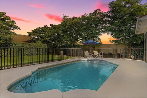 Luxurious central POOL home, KID&PET friendly