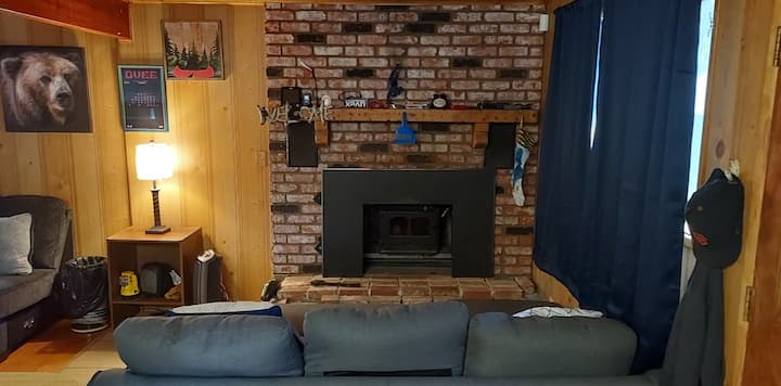 Cozy Rustic 1-bedroom Mountain Home & 2 Fireplaces - Forest Falls, CA