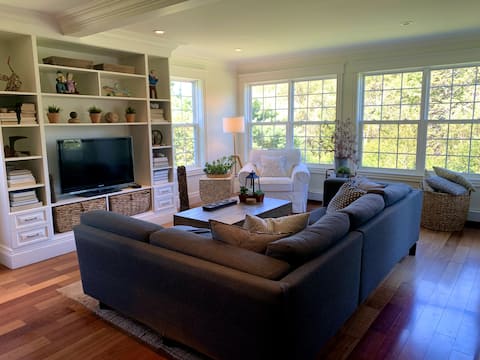 Top Airbnb: Storybook coastal farmhouse with ocean access in Lunenburg