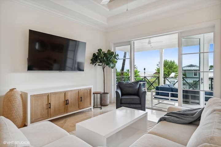 Secluded Ocean View Coastal Estate - Boynton Beach, FL