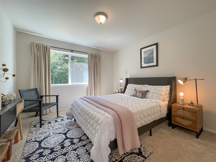 Спалня 2 с двойно легло.
Поискайте матрак и плюшено спално бельо за допълнителен гост.