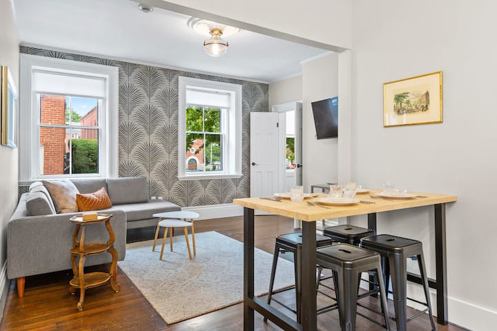 Charter Street: Historic Charm, Modern Comfort - Beverly, MA