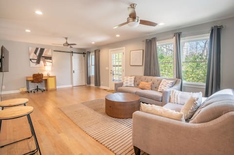 The Hume Estate. Modern 4br Home + Lovely Yard!