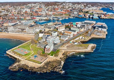 Top Airbnb: The Fort: On the Beau Port in Gloucester