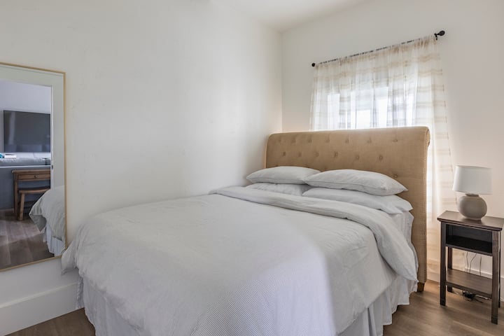 ห้องนอน #2 มีม่านบังแสง