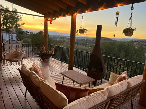 Gypsy Treasures Inn with Hot Tub