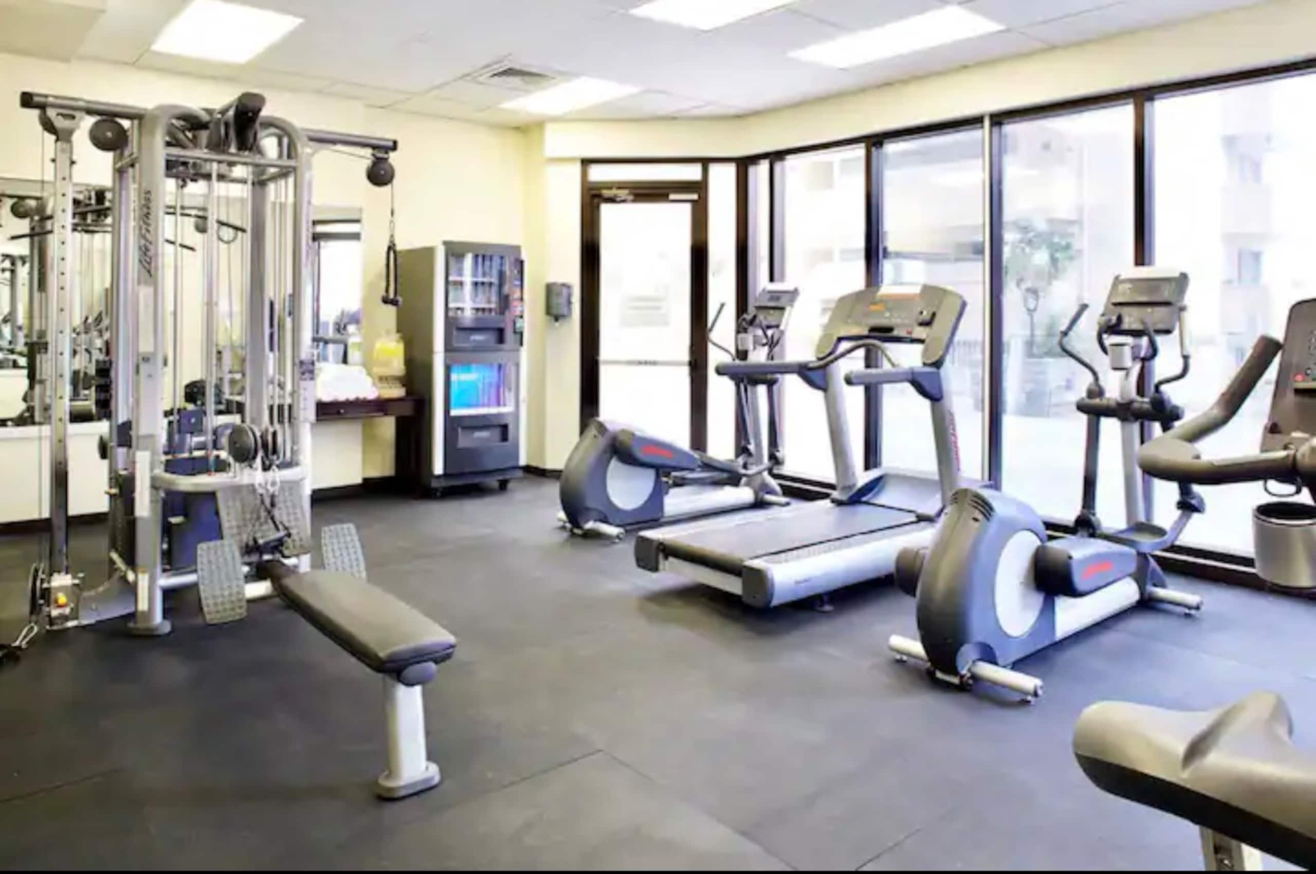 Condo in Honolulu · ★4.91 · 1 bedroom · 3 beds · 1 private bath - Image 57