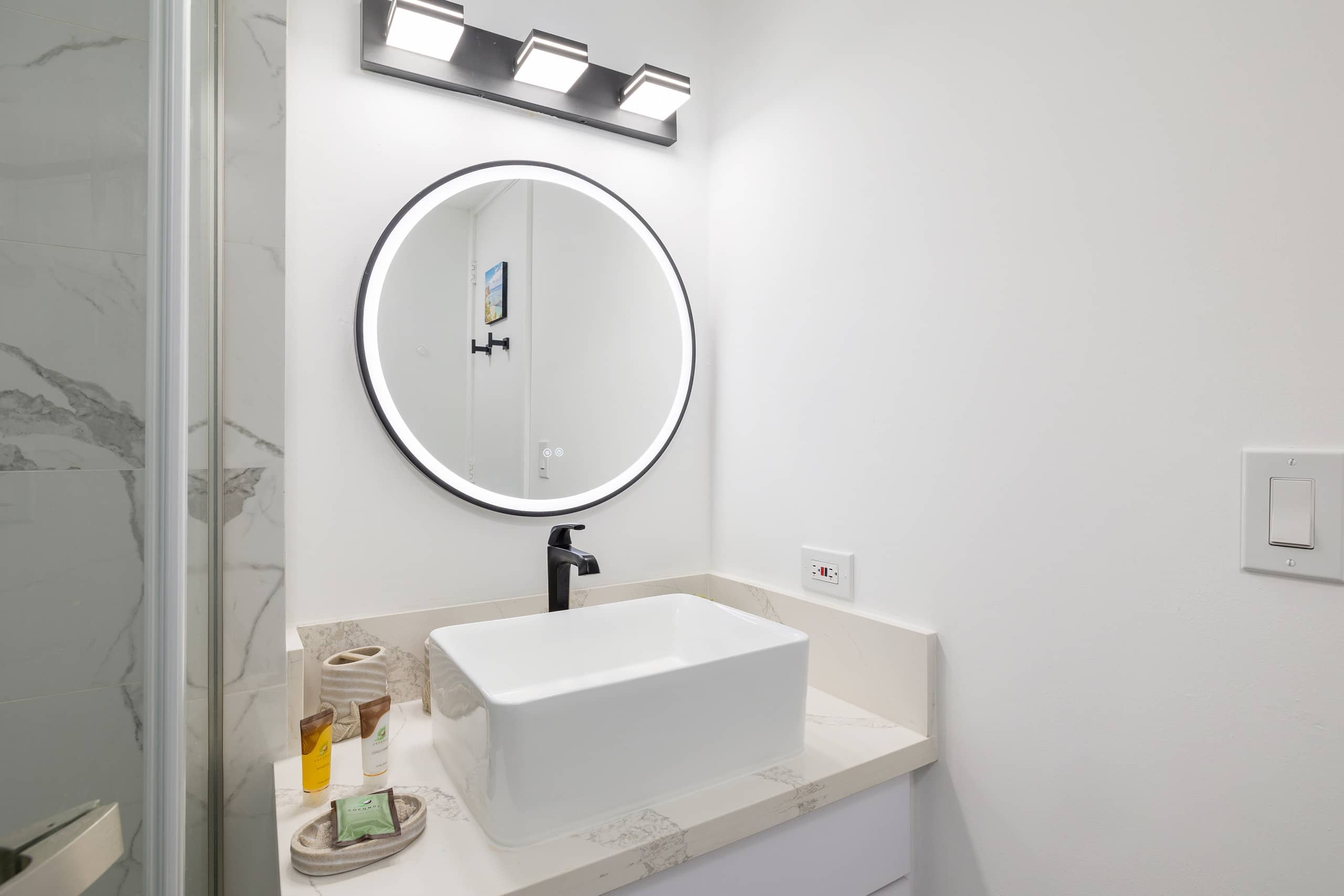 Condo in Honolulu · ★4.91 · 1 bedroom · 3 beds · 1 private bath - Image 19