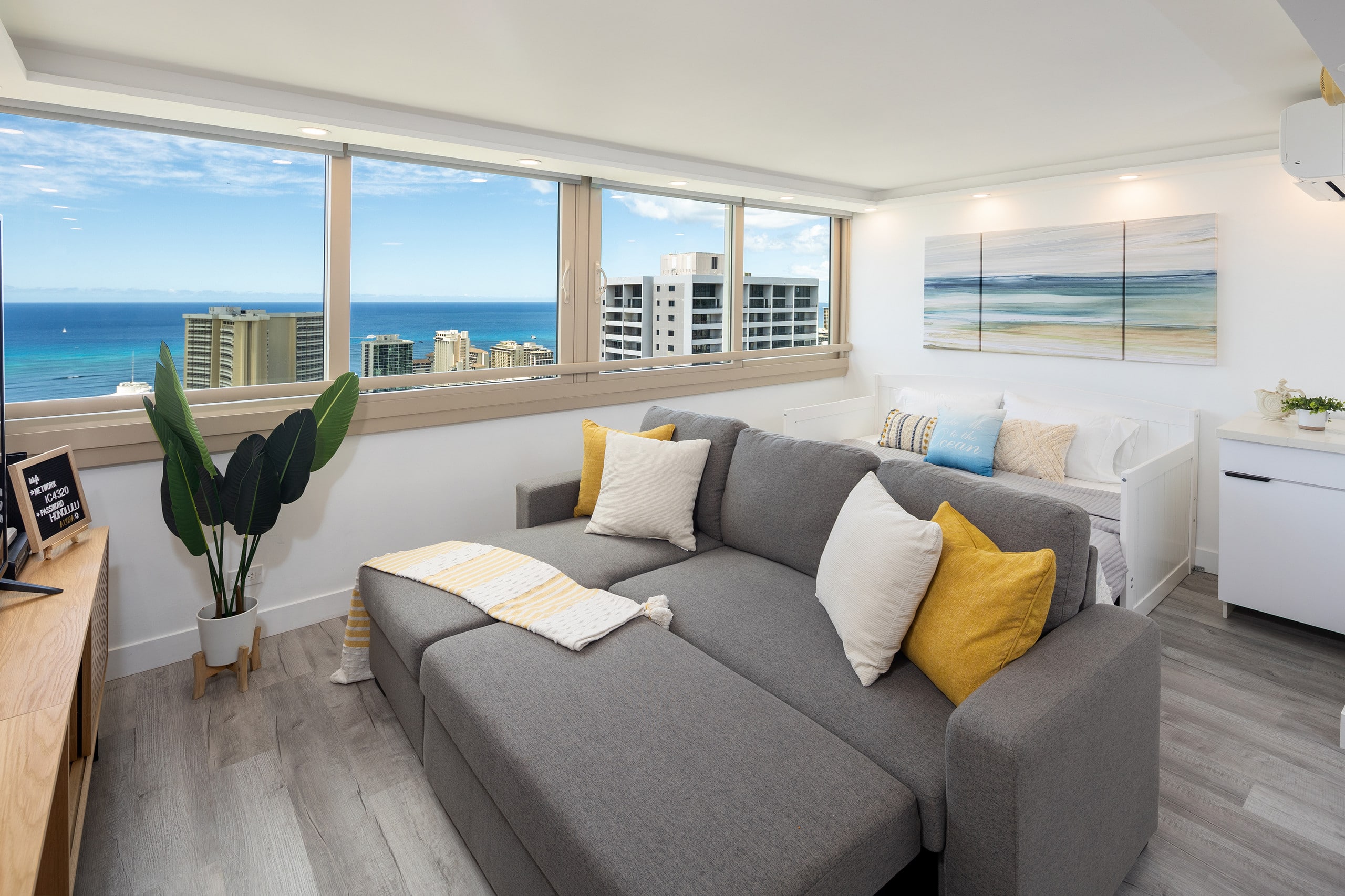 Condo in Honolulu · ★4.91 · 1 bedroom · 3 beds · 1 private bath - Image 8