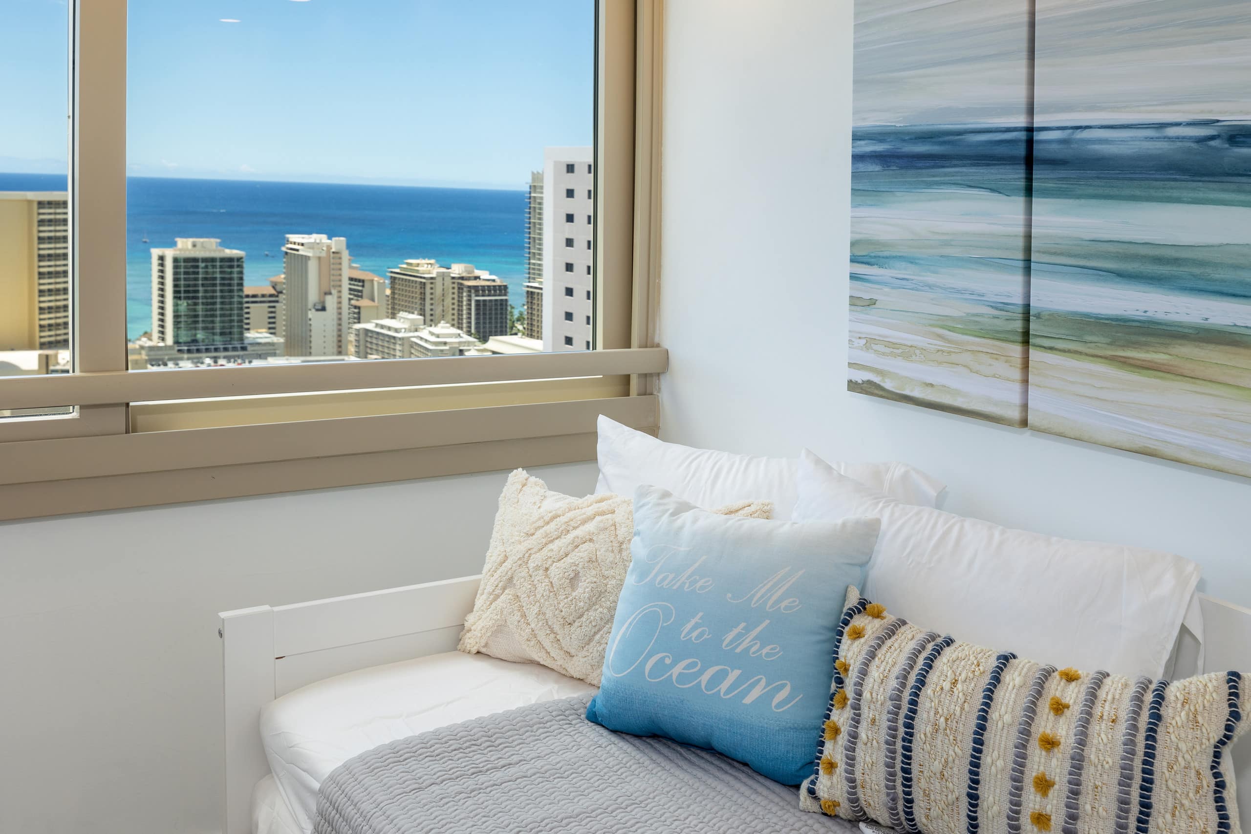 Condo in Honolulu · ★4.91 · 1 bedroom · 3 beds · 1 private bath - Image 3
