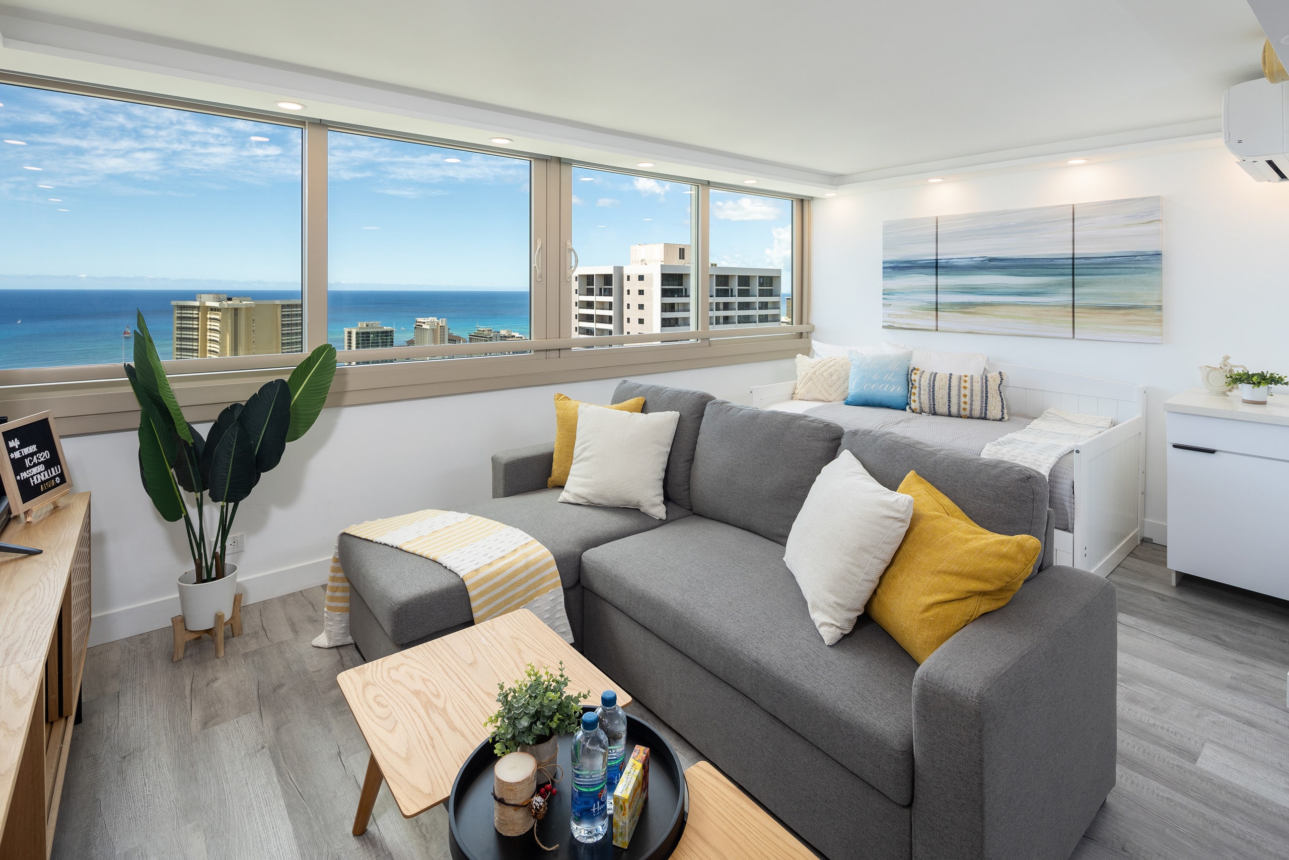 Condo in Honolulu · ★4.91 · 1 bedroom · 3 beds · 1 private bath - Image 7