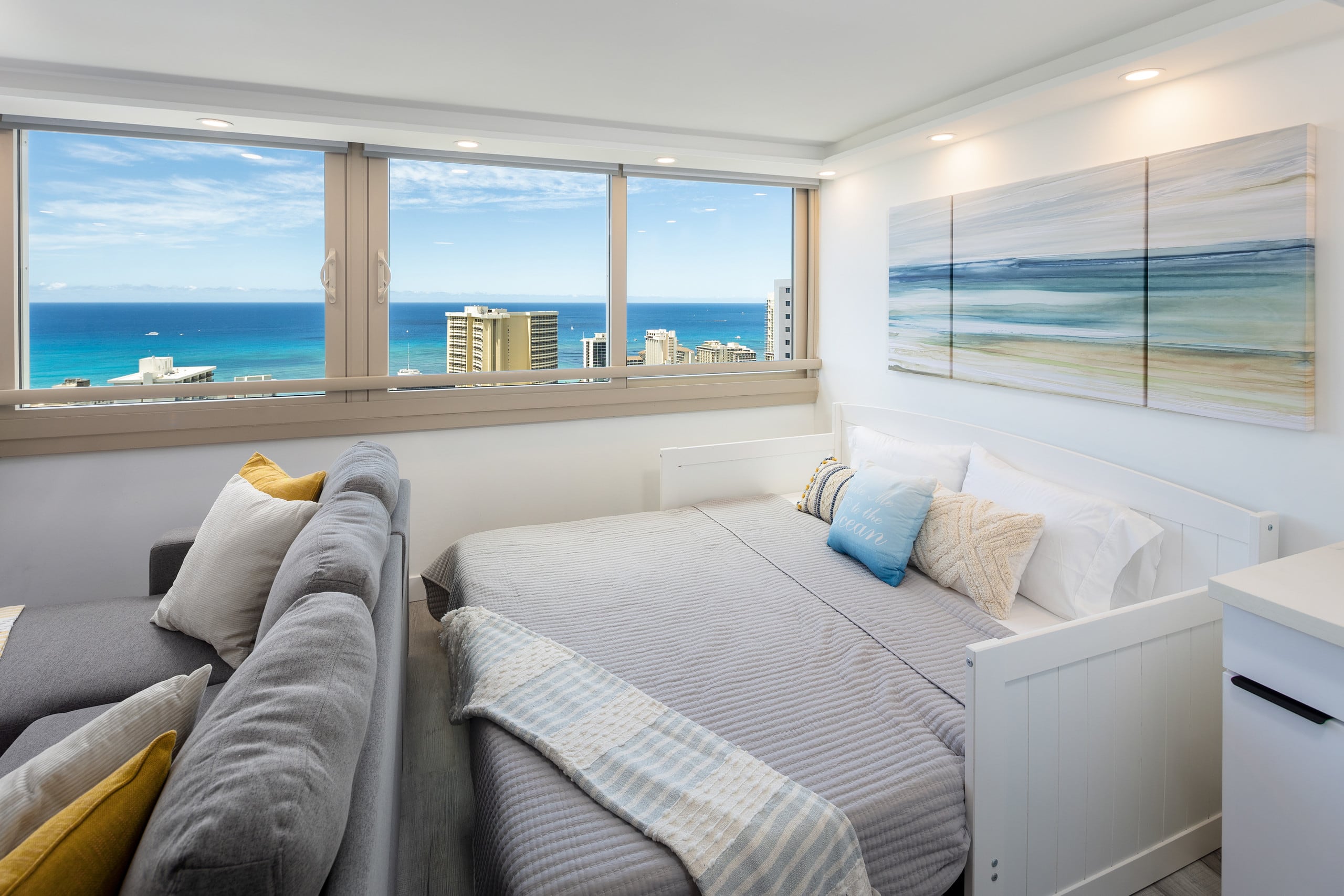 Condo in Honolulu · ★4.91 · 1 bedroom · 3 beds · 1 private bath - Image 5