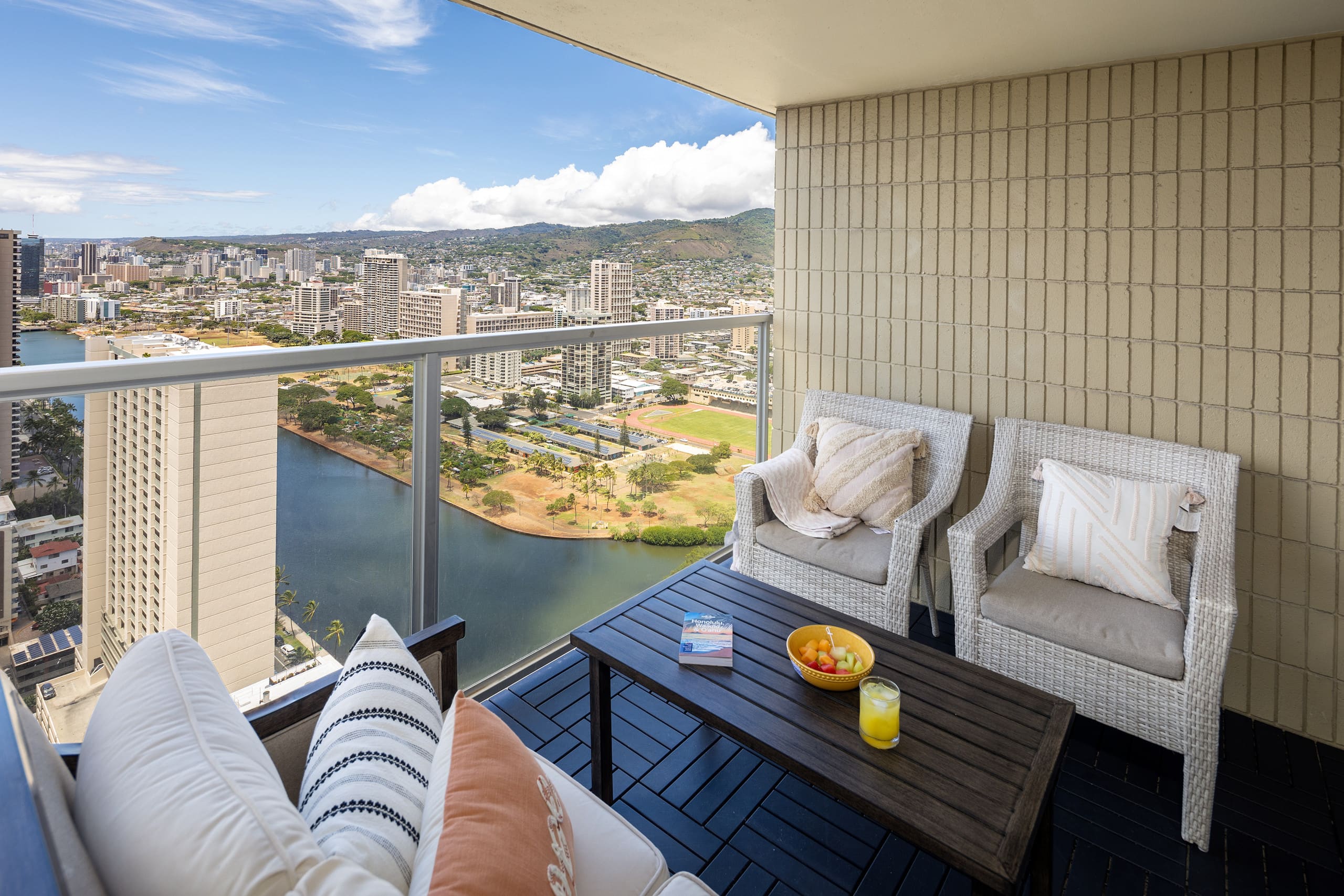 Condo in Honolulu · ★4.91 · 1 bedroom · 3 beds · 1 private bath - Image 37