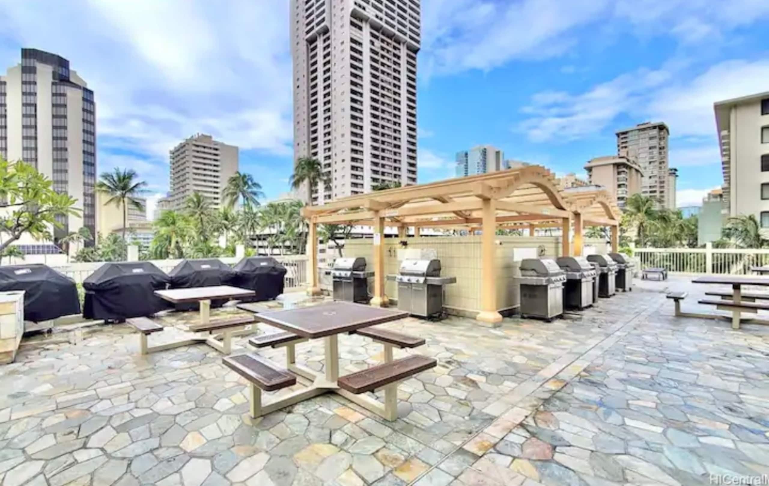 Condo in Honolulu · ★4.91 · 1 bedroom · 3 beds · 1 private bath - Image 48