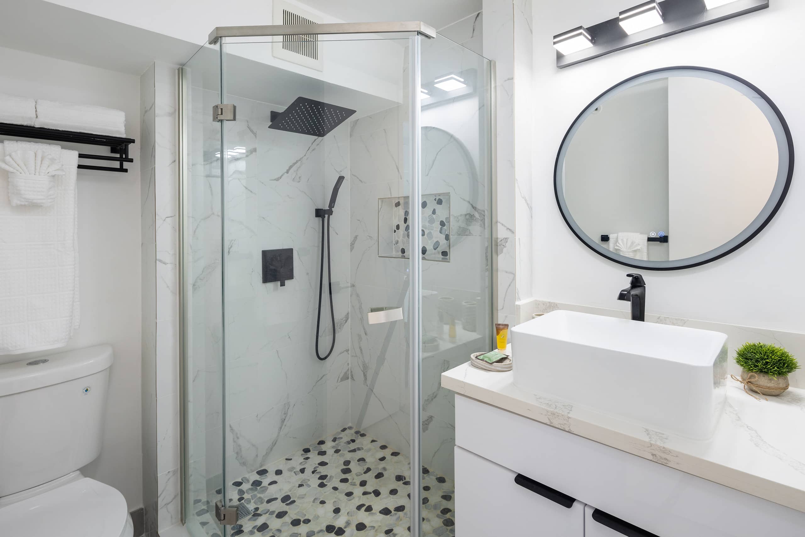 Condo in Honolulu · ★4.91 · 1 bedroom · 3 beds · 1 private bath - Image 18