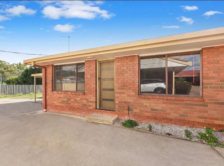 Lovely 2Bed unit only 15min walk to town Condominiums for Rent in