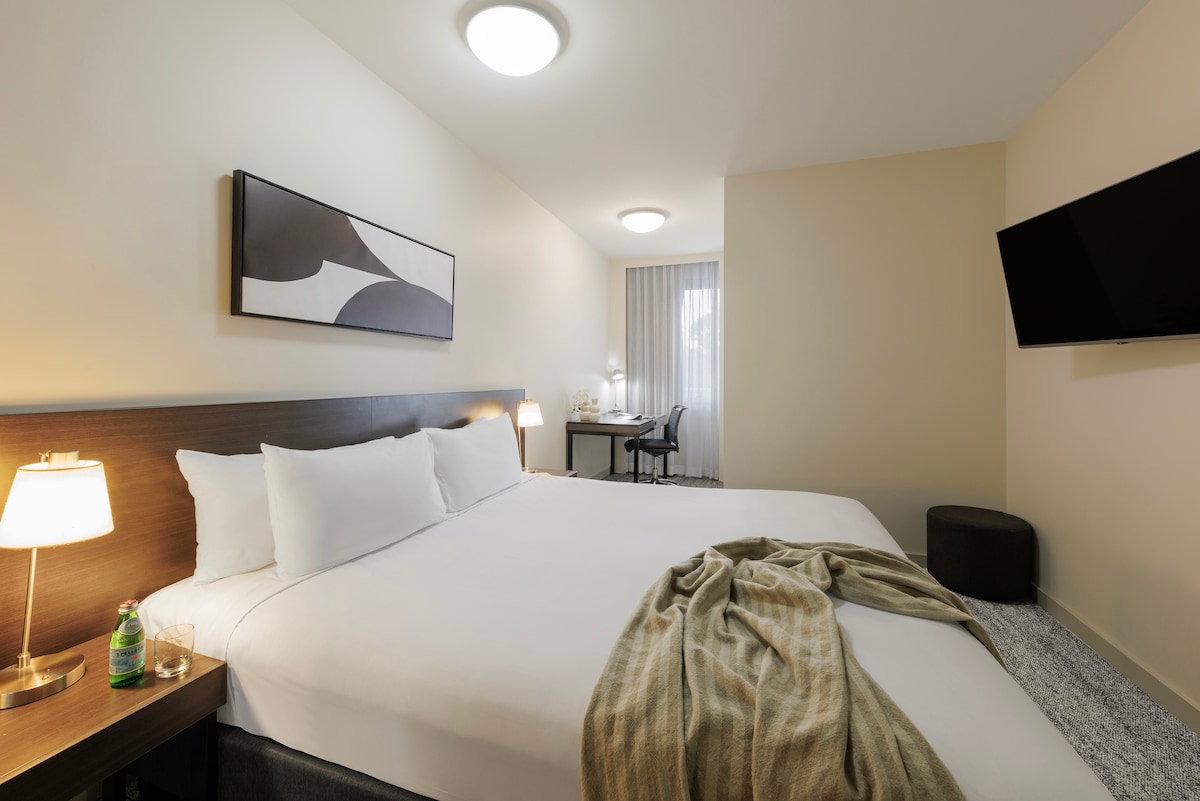 Popular One Bedroom Apartment with Balcony & Pool