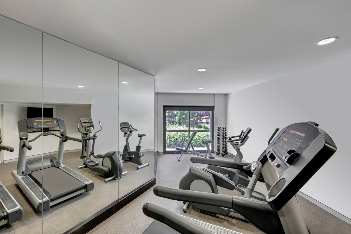Popular One Bedroom Apartment with Balcony & Pool