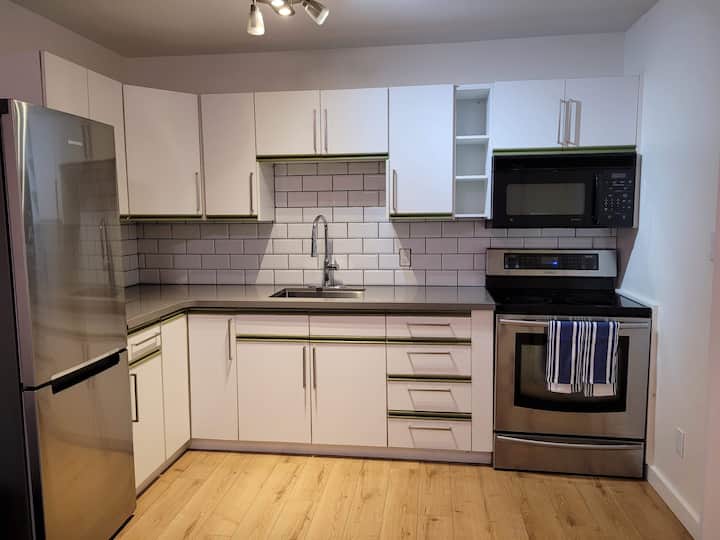 Cozy 1 bedroom suite in Garibaldi Highlands Guest suites for Rent in