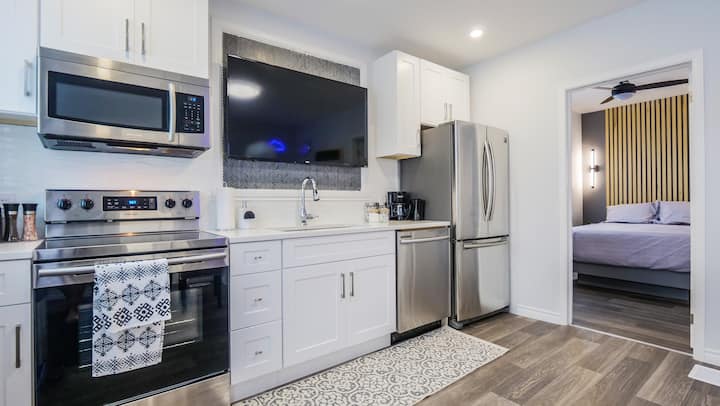 “The Studio” Trendy One Bedroom In Niagara Region - Port Colborne