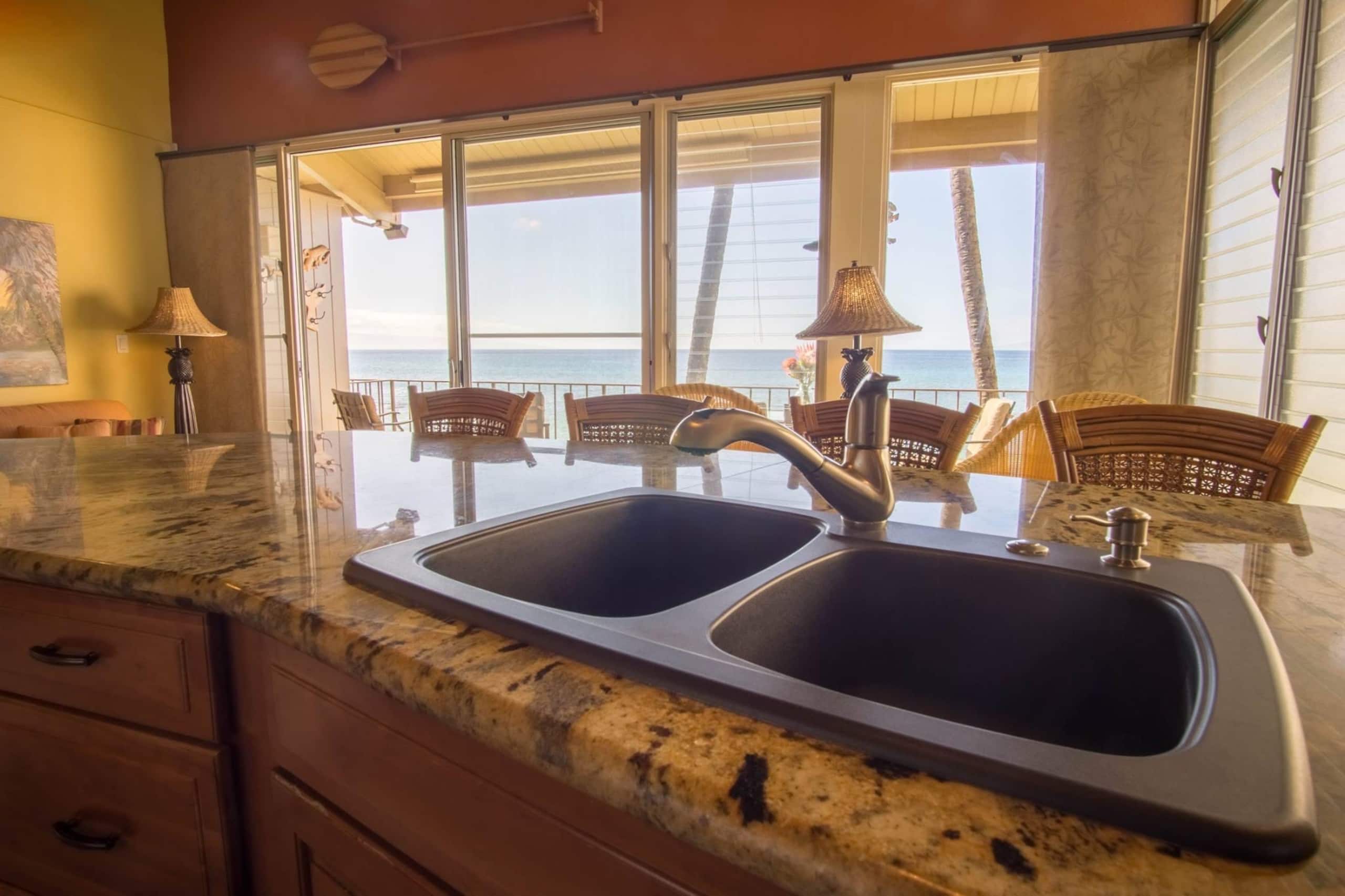 Marvelous Maui, Oceanfront Paradise! - Image 6