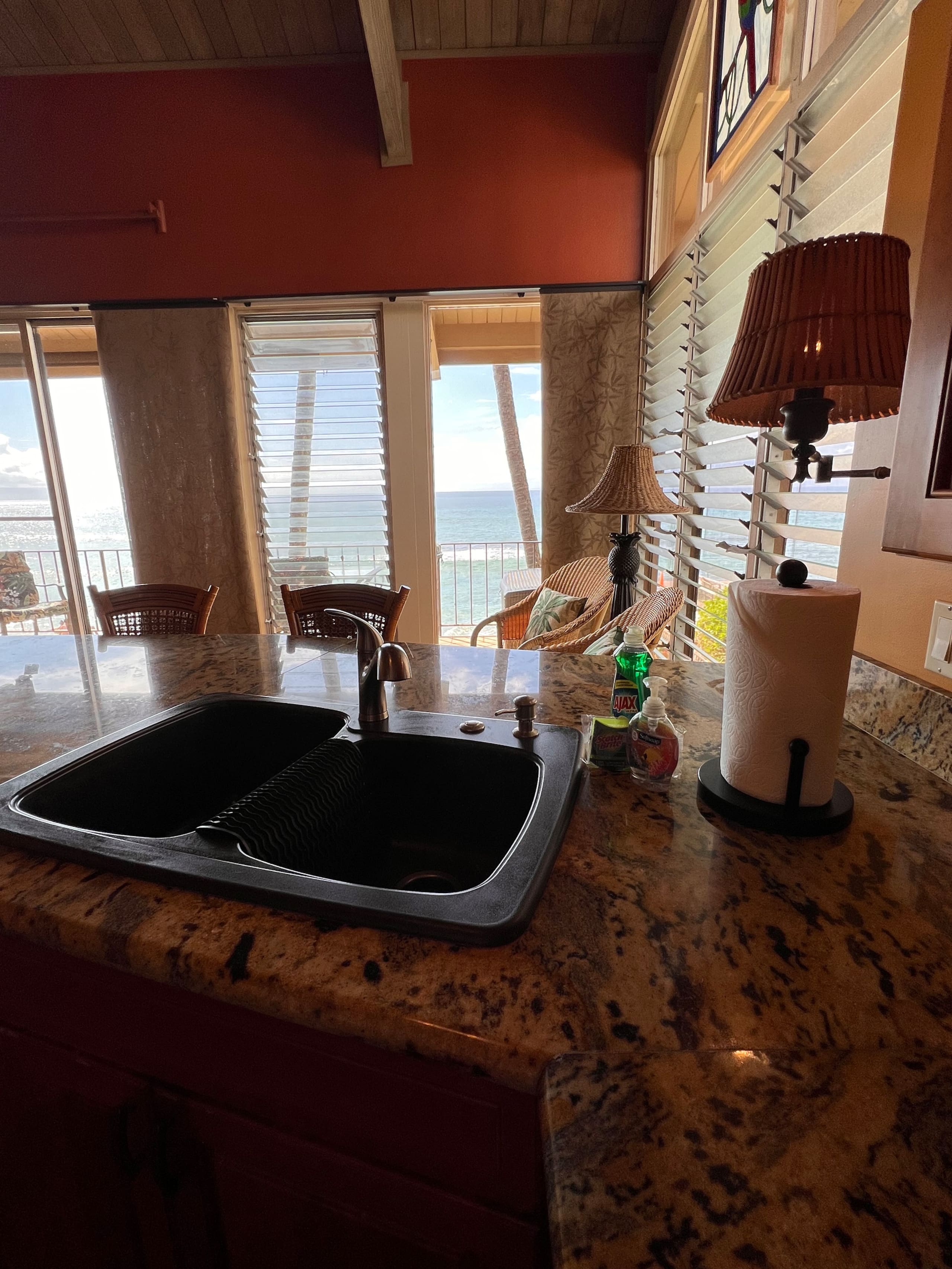 Marvelous Maui, Oceanfront Paradise! - Image 16