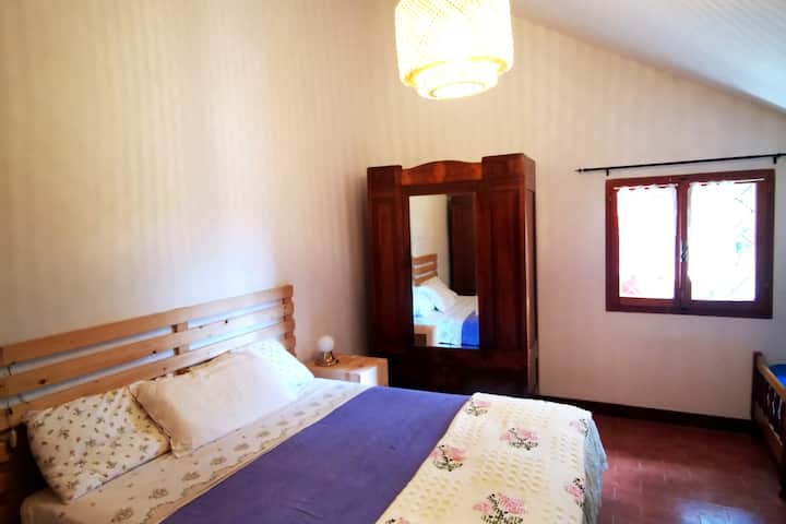 Quarto duplo com 2 camas de solteiro