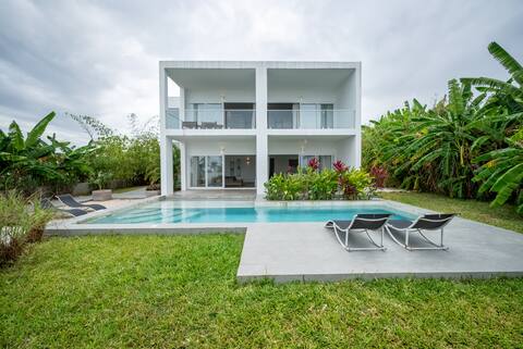 Villa Manzini Oceanview and Pool ZanzibarHouses