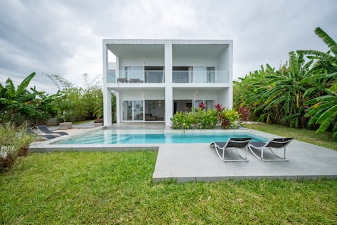 Villa Manzini Oceanview and Pool ZanzibarHouses