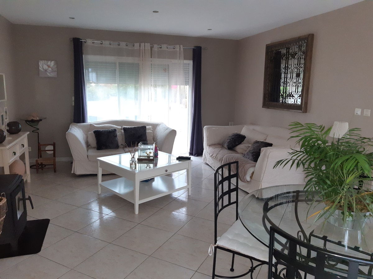 Airbnb performant: Céline's cozy and quiet house à Charente